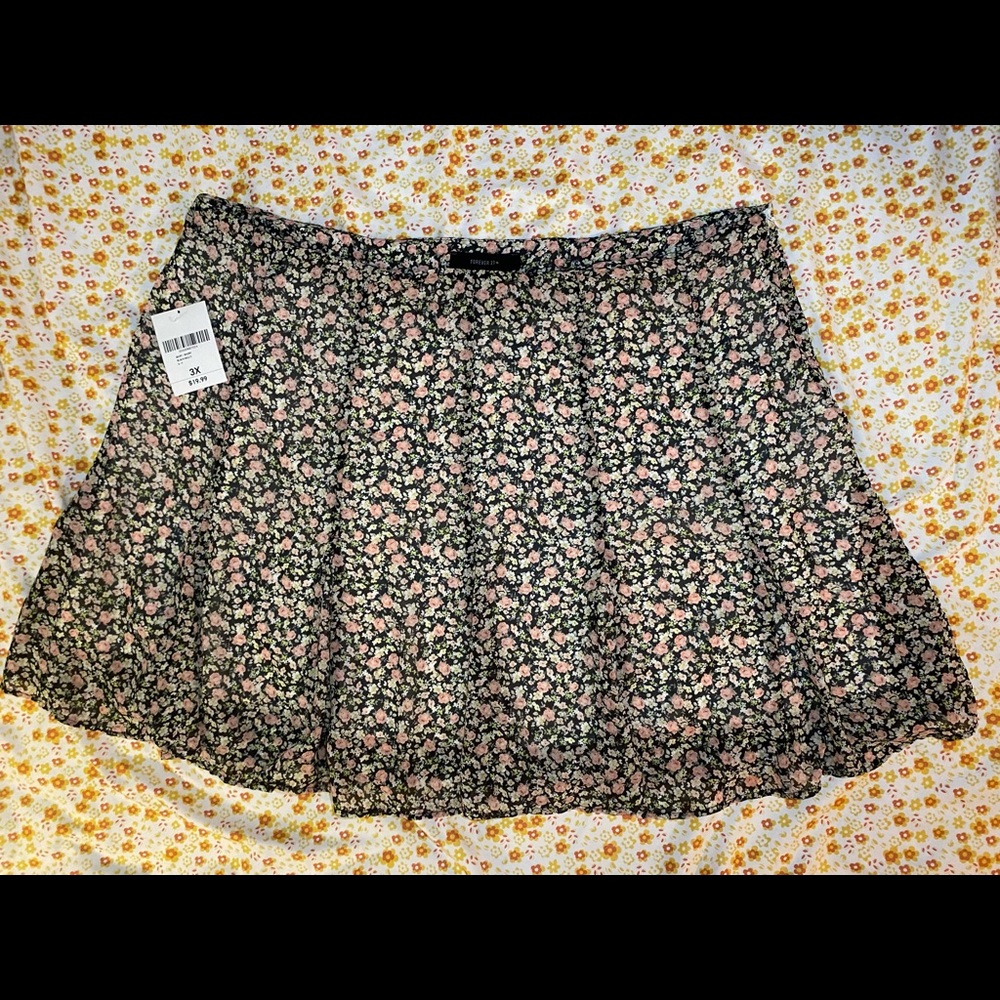 NWT Floral mini skirt